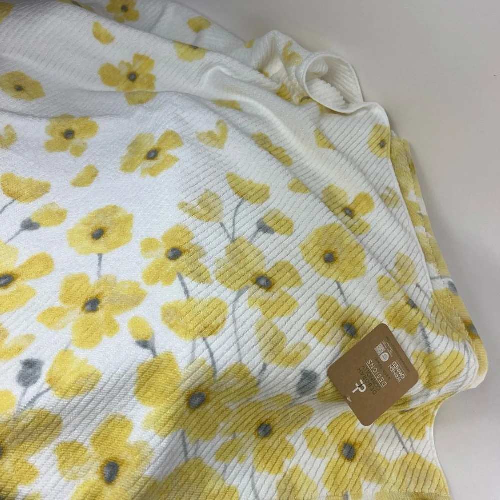 Deborah Connolly Bath Towels Yellow White Floral Soft 100% Cotton Set of 2 NEW